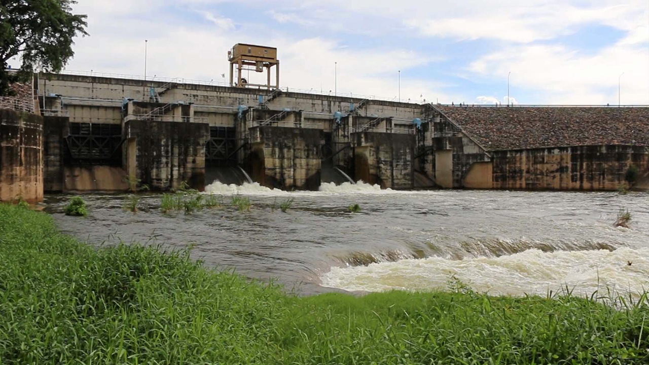 เตือน 53 จังหวัด ให้รับมือน้ำท่วม ภาคกลางวิกฤติ เขื่อนเร่งระบาย