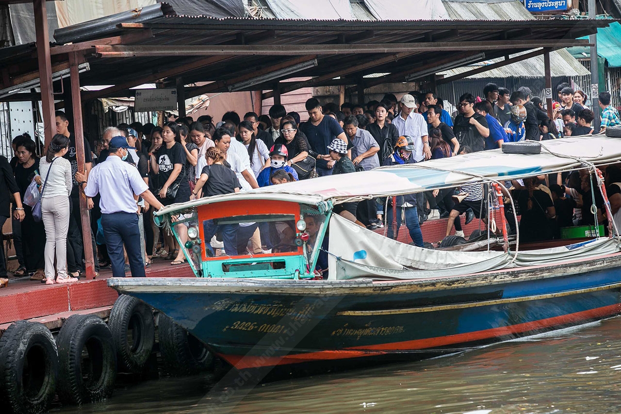 คมนาคมจัดเต็ม แผนรับ-ส่งปชช. บก-น้ำ-อากาศ ฟรี ร่วมพิธีถวายพระเพลิงพระบรมศพ ร.9