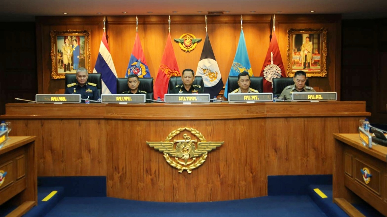 ผบ.เหล่าทัพ ร่วมถกดูแลงานพระราชพิธีถวายพระเพลิงพระบรมศพฯ