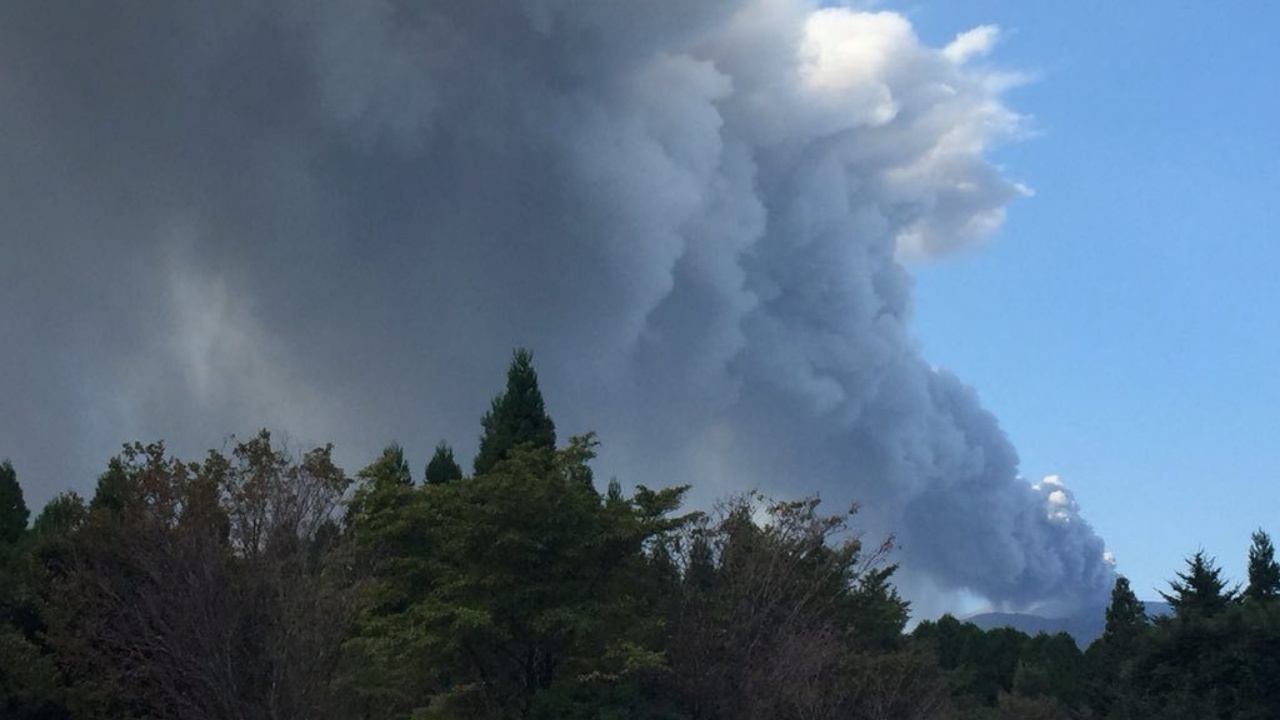 ภูเขาไฟ ‘ชินโมเอะดาเกะ’ ปะทุครั้งแรกในรอบ 6 ปี ญี่ปุ่นยกระดับเตือนภัย