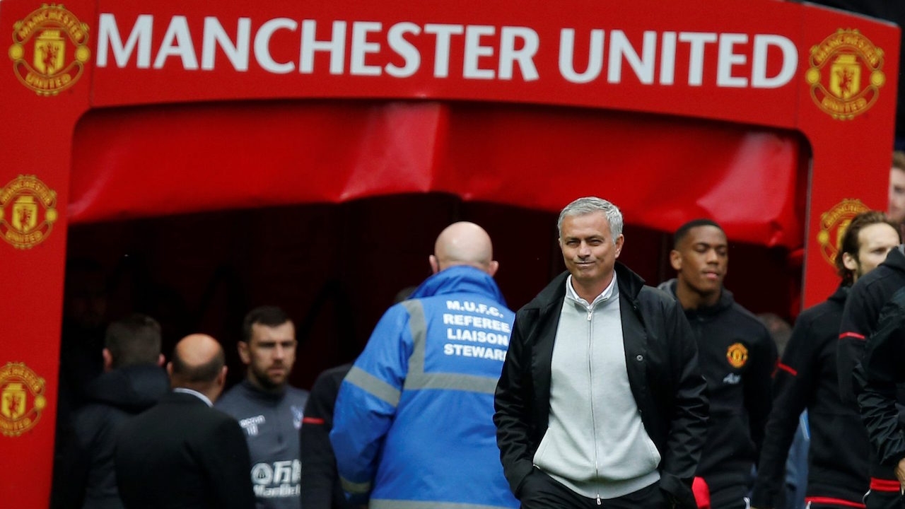 ต้องคนนี้! 'มูรินโญ' แจ้งผีแดงคว้าแข้งบาร์ซา เติมความหลอน