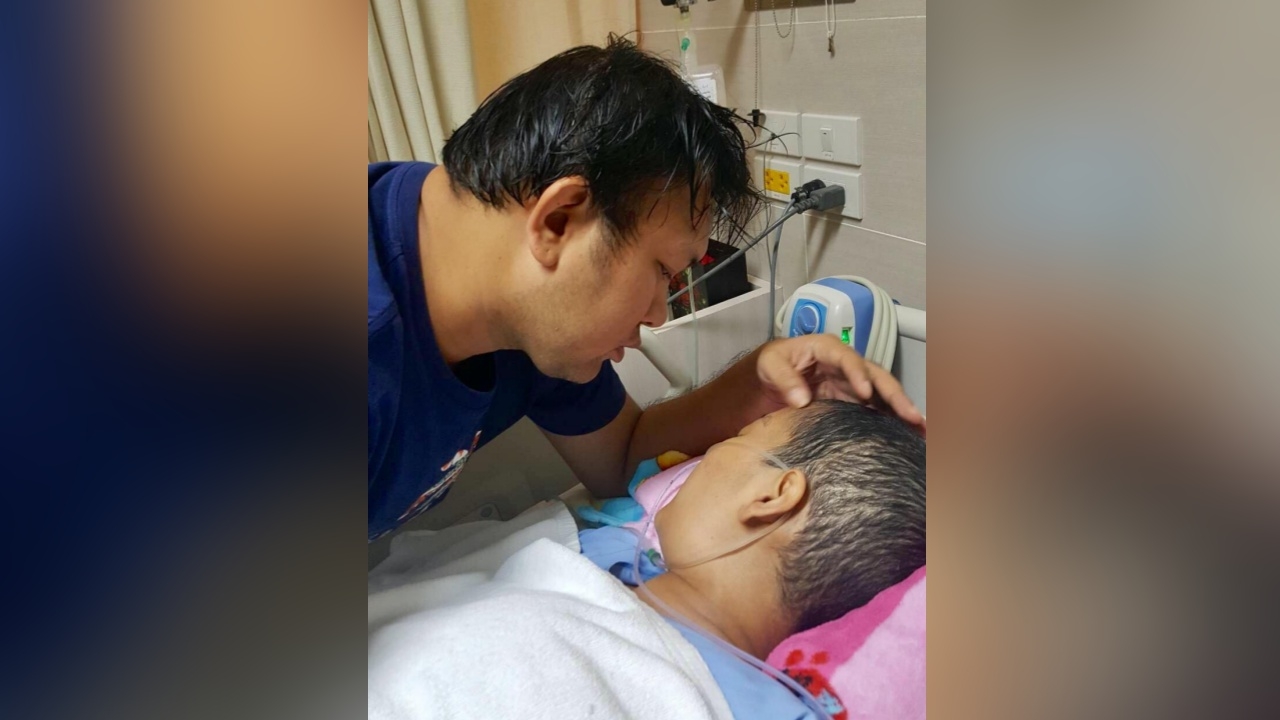 อย่าทิ้งนะ... ‘แม่นุ่น’ เพ้อทั้งคืน ‘พ่อตุลย์’ รับปากจะดูแลทุกคนให้ดี