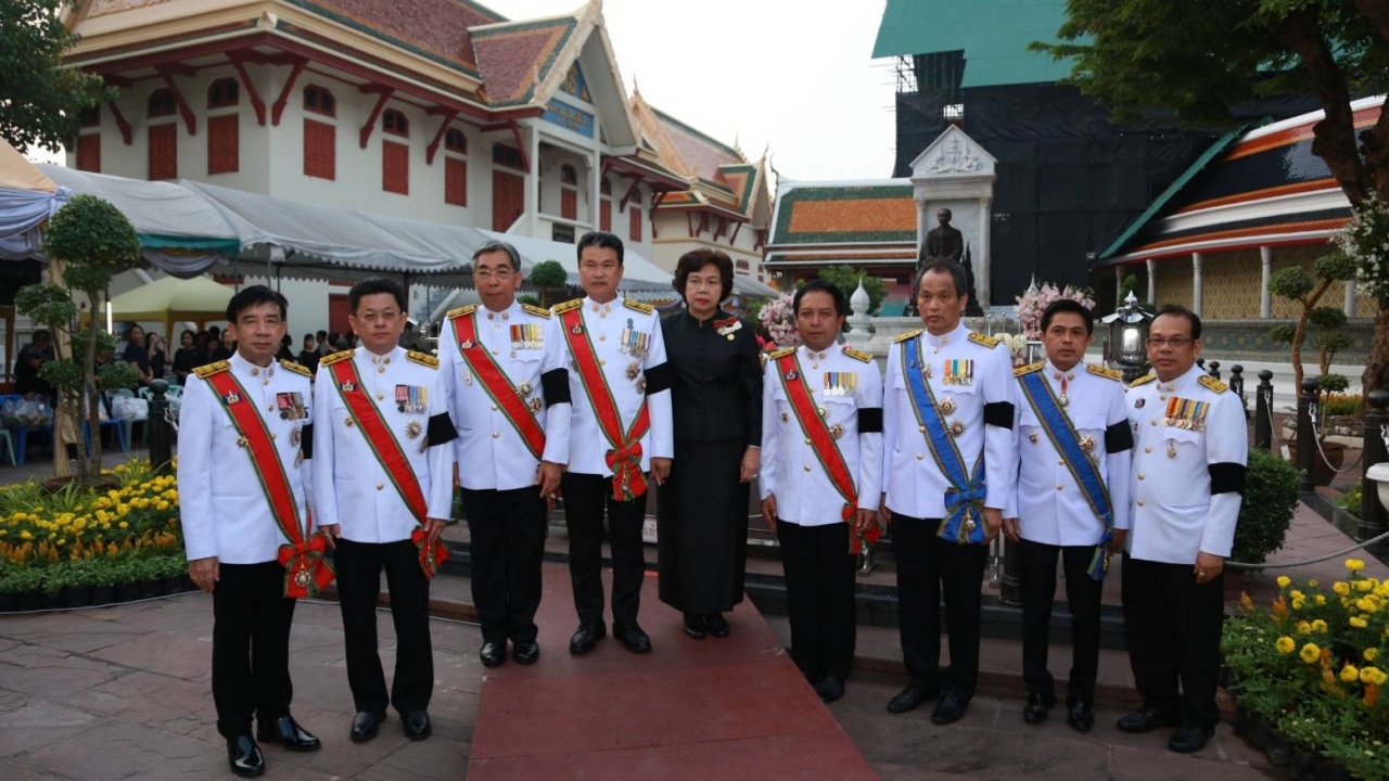 ขรก.สถ.ร่วมพิธีบำเพ็ญกุศล ครบรอบ 1 ปี วันสวรรคต ในหลวง รัชกาลที่ 9