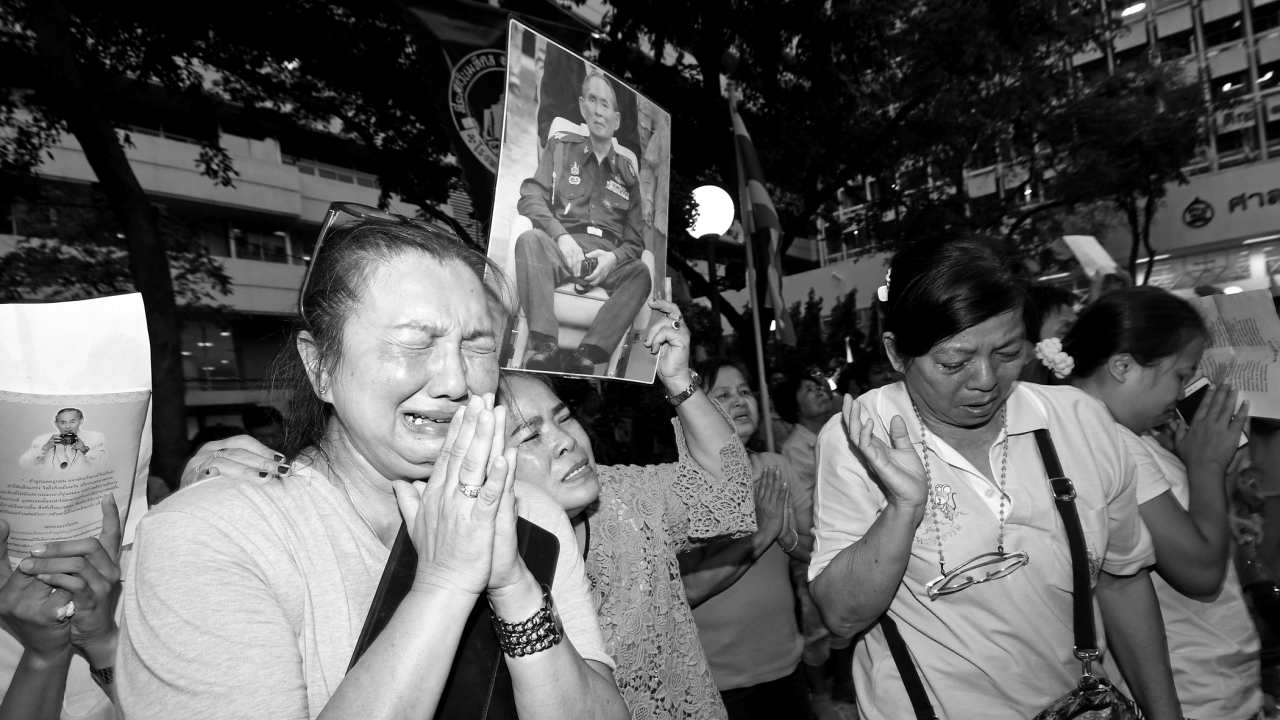 ย้อนเหตุการณ์สำคัญ 13 ต.ค.59 พสกนิกรไทย น้ำตานองทั้งแผ่นดิน