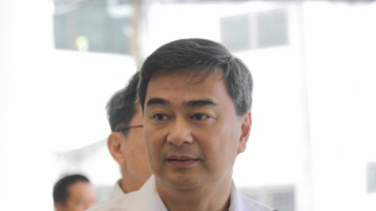 อภิสิทธิ์ แนะ นักการเมือง หยุดจ้อ ช่วงเดือน ต.ค.งานพระราชพิธี