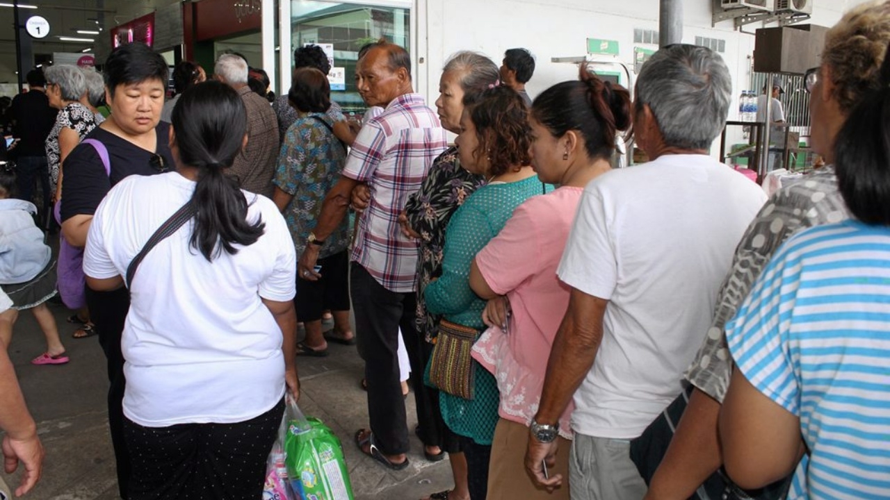 บัตรคนจน ไม่ถึงมือเกษตรกรรายได้น้อย ชี้เอื้อเฉพาะผู้อยู่เมืองชั้นใน