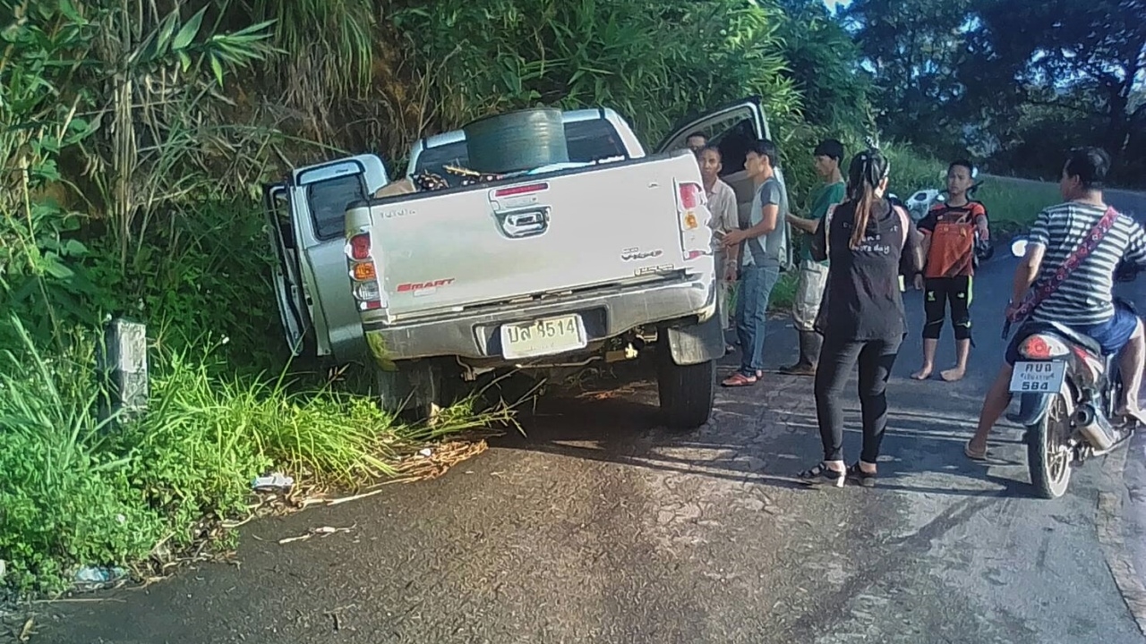 กราดอาก้าหน้ารถ กระสุนเจาะร่างผู้ช่วยผู้ใหญ่บ้านห้วยคุ ดับ ลูกสาวสาหัส