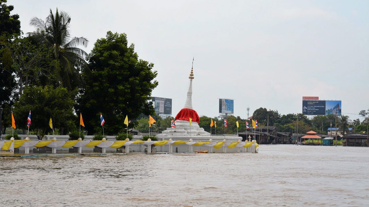 ริมเจ้าพระยาน้ำทะลักท่วม อยุธยา-นนท์ ปทุมธานีอ่วม เตือนฝนหนัก