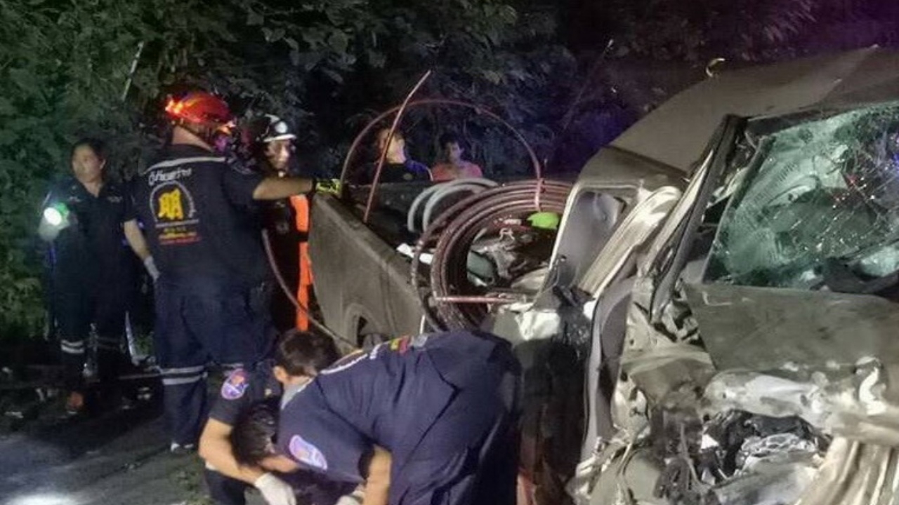 รถกระบะชนประสานงาที่เลย พ่อกับลูกชายเสียชีวิต 2 ศพ บาดเจ็บ 5 