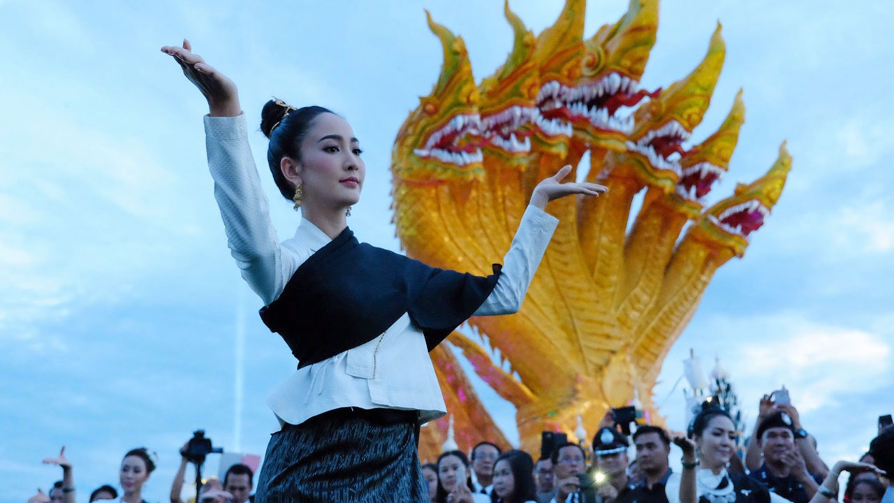 รำบวงสรวง