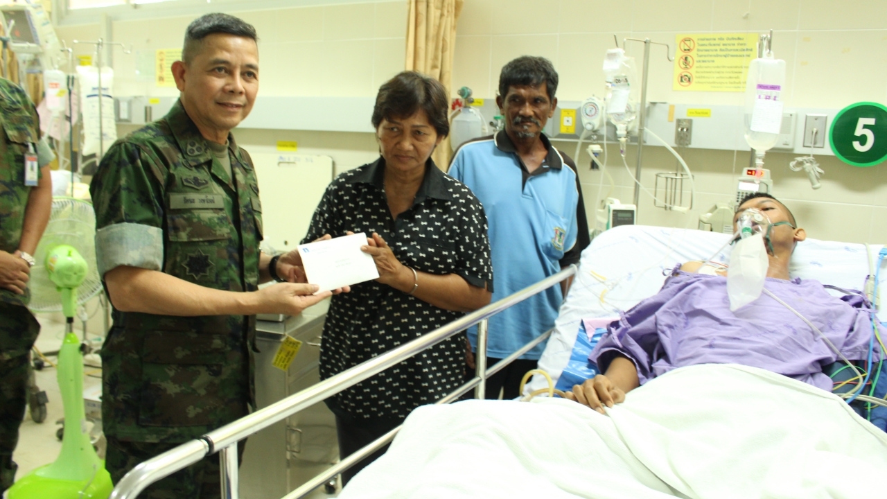 ห่วงใย! ผบ.นย. ลงใต้เยี่ยม 2ทพ.นย.รอดตาย จากถูกลอบวางระเบิด ที่บาเจาะ