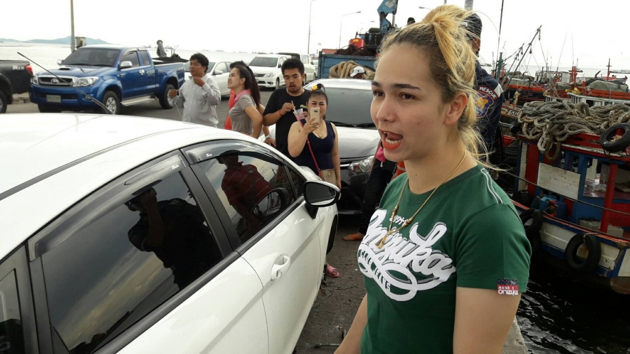 สาวโวย! จอดรถท่าเรือไปเกาะสีชัง กลับมาถูกปล่อยลมยาง ขูดสีรอบคัน