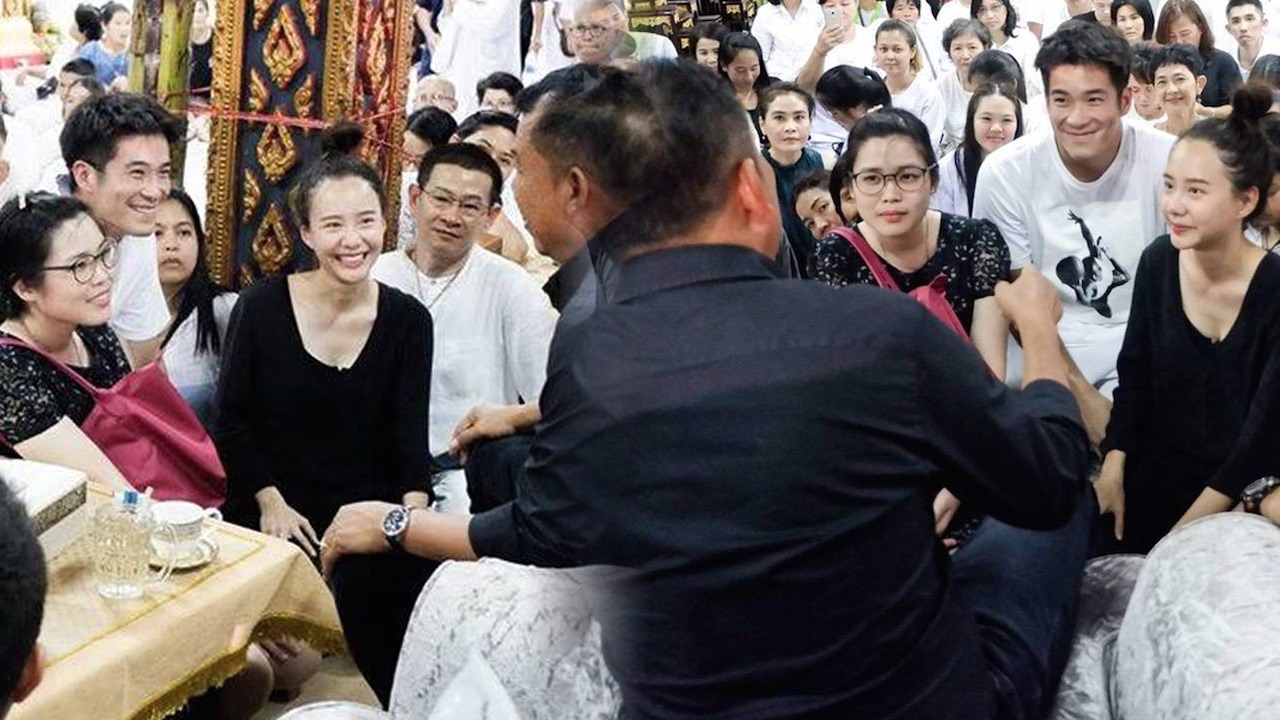 เอ๊ะยังไง! อาเล็ก-เต้ย ควงกันทำบุญที่วัดหัวหิน งานนี้ต้องมีอะไรในกอไผ่