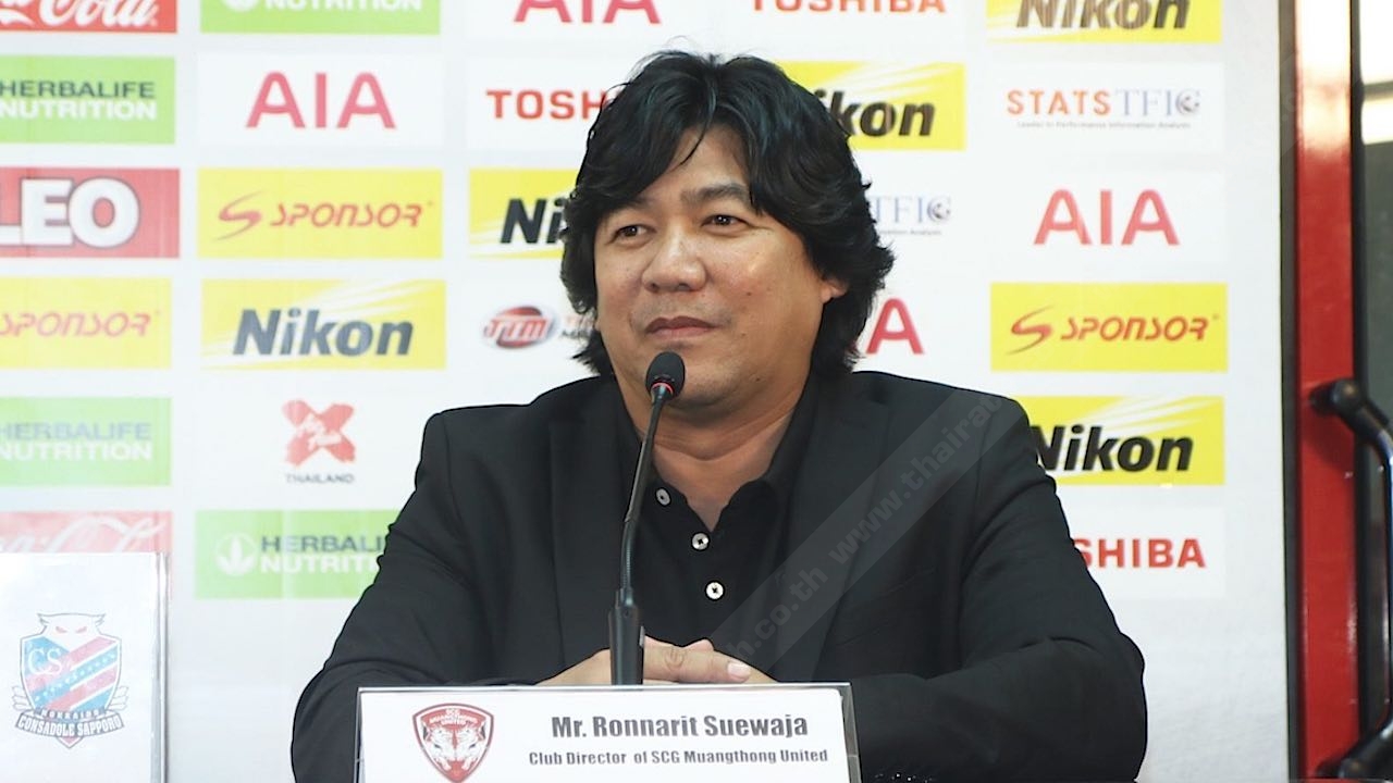 แข้งกิเลนผยองสวมชุดดำ เกมไทยลีกรับไทยฮอนด้า