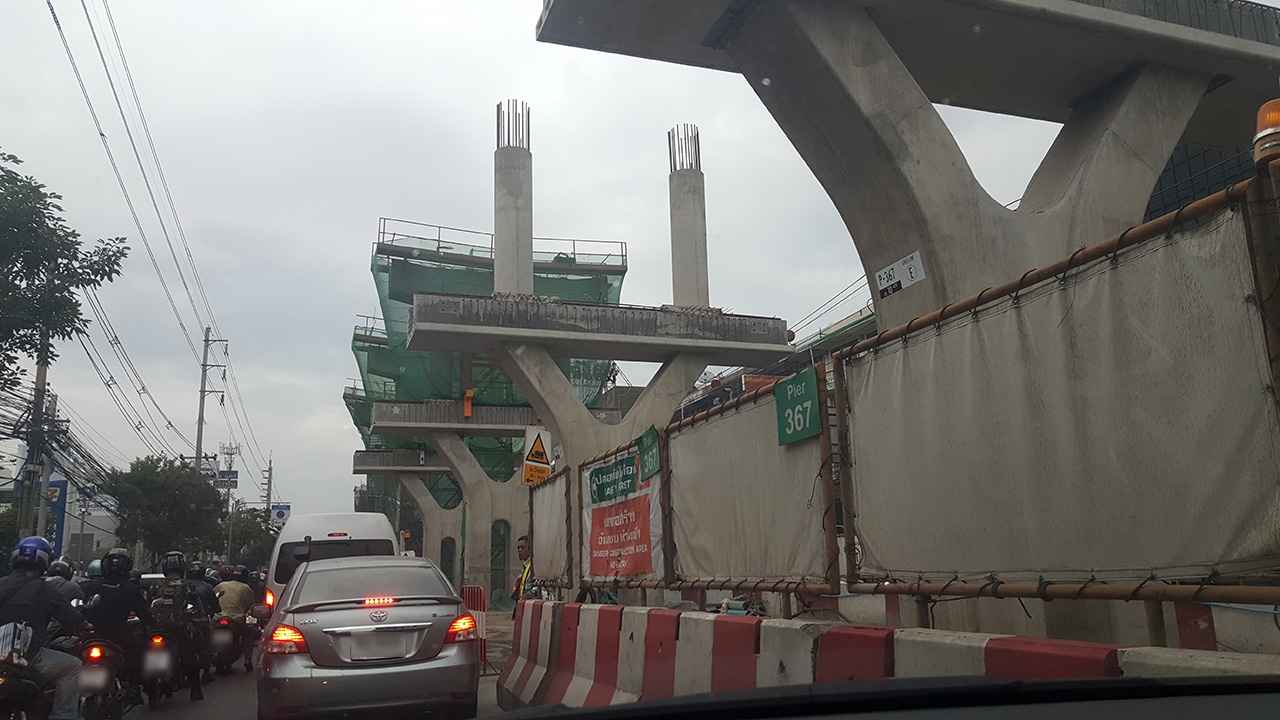 เบี่ยงจราจรรัชดาฯ รื้อฐานรากสะพาน