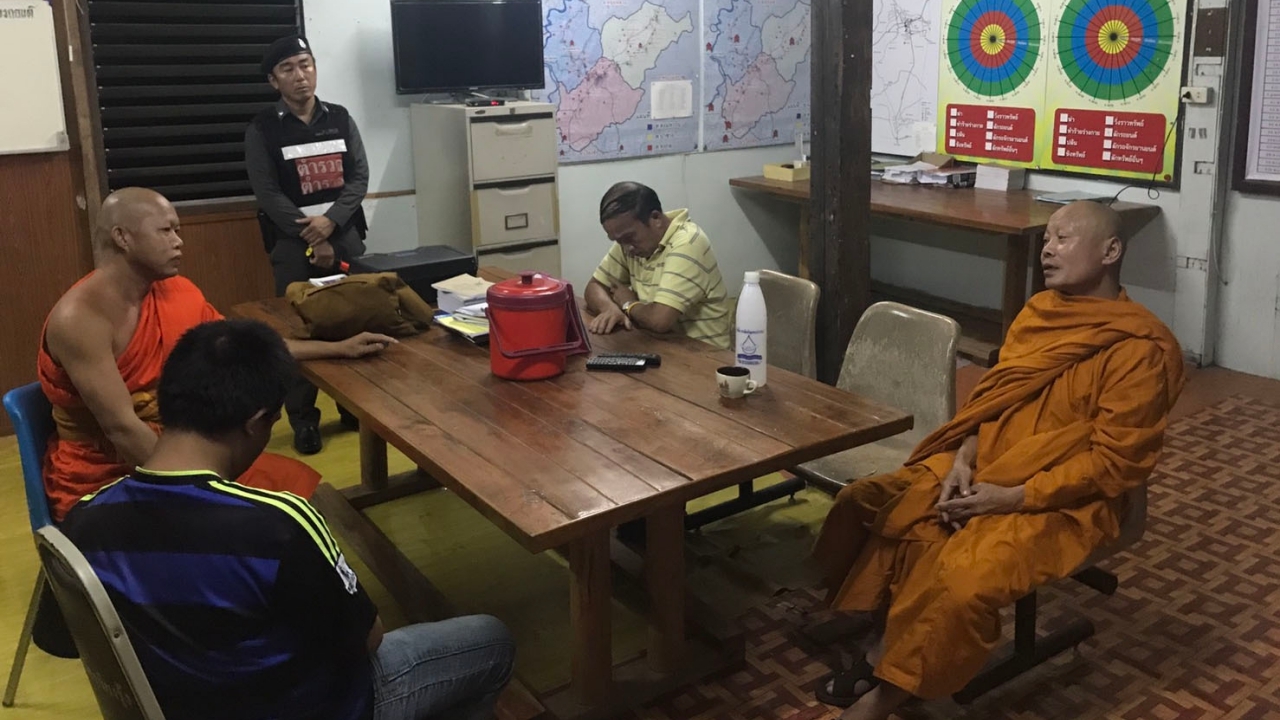 ชาวบ้านสุดทน! จับเจ้าอาวาส วัดดังเชียงรายสึก หลังพบกรึ๊บเหล้าทุกวัน