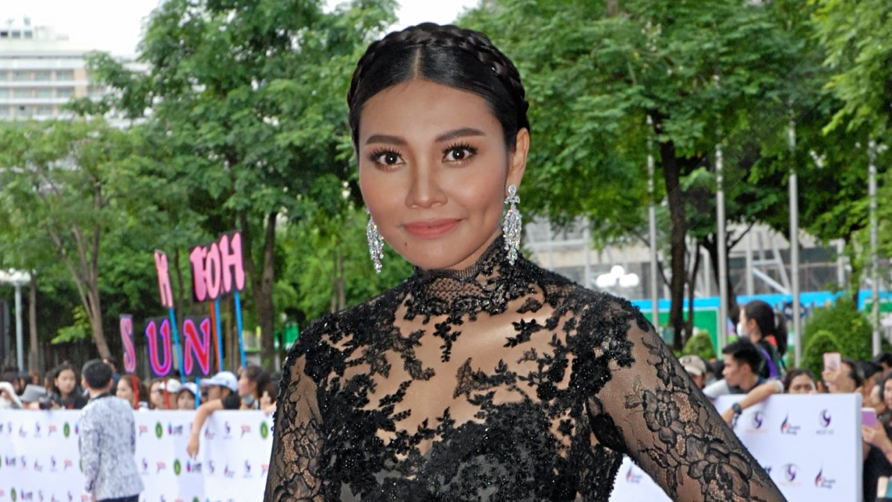 ชาวเน็ตสงสัย แก้ม เดอะสตาร์ ทวีตข้อความนี้ว่าใคร?!