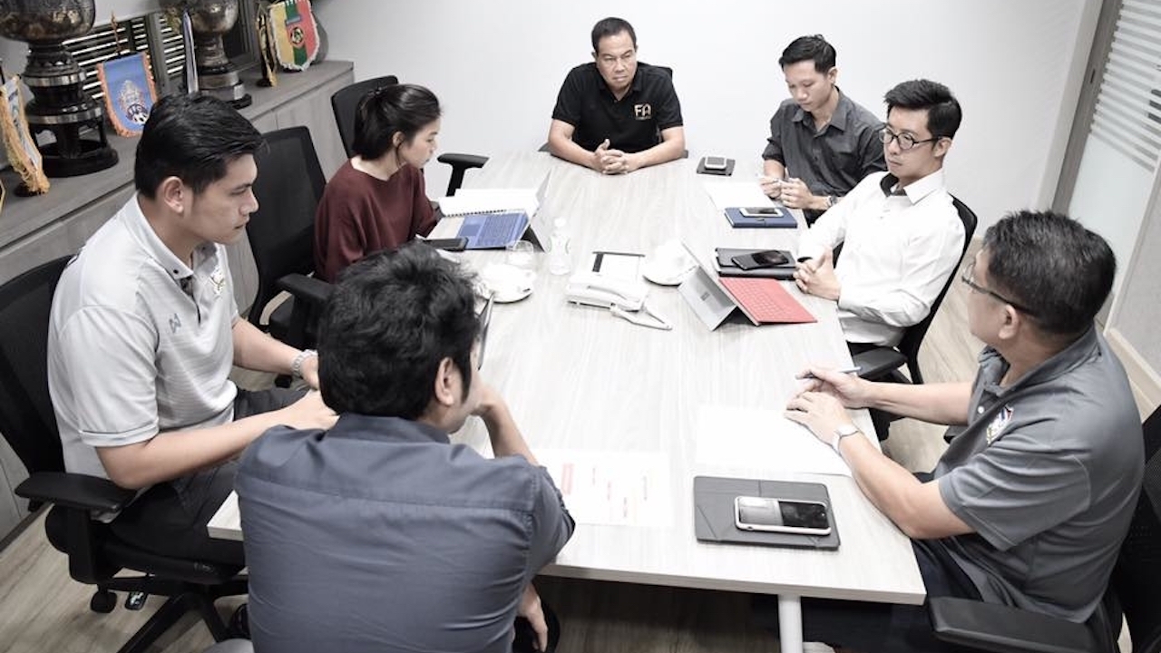 ‘บิ๊กอ๊อด’ นั่งหัวโต๊ะถกคิวงาน ส.บอลยาว 2 ปี หนุนลีก-ทีมชาติ