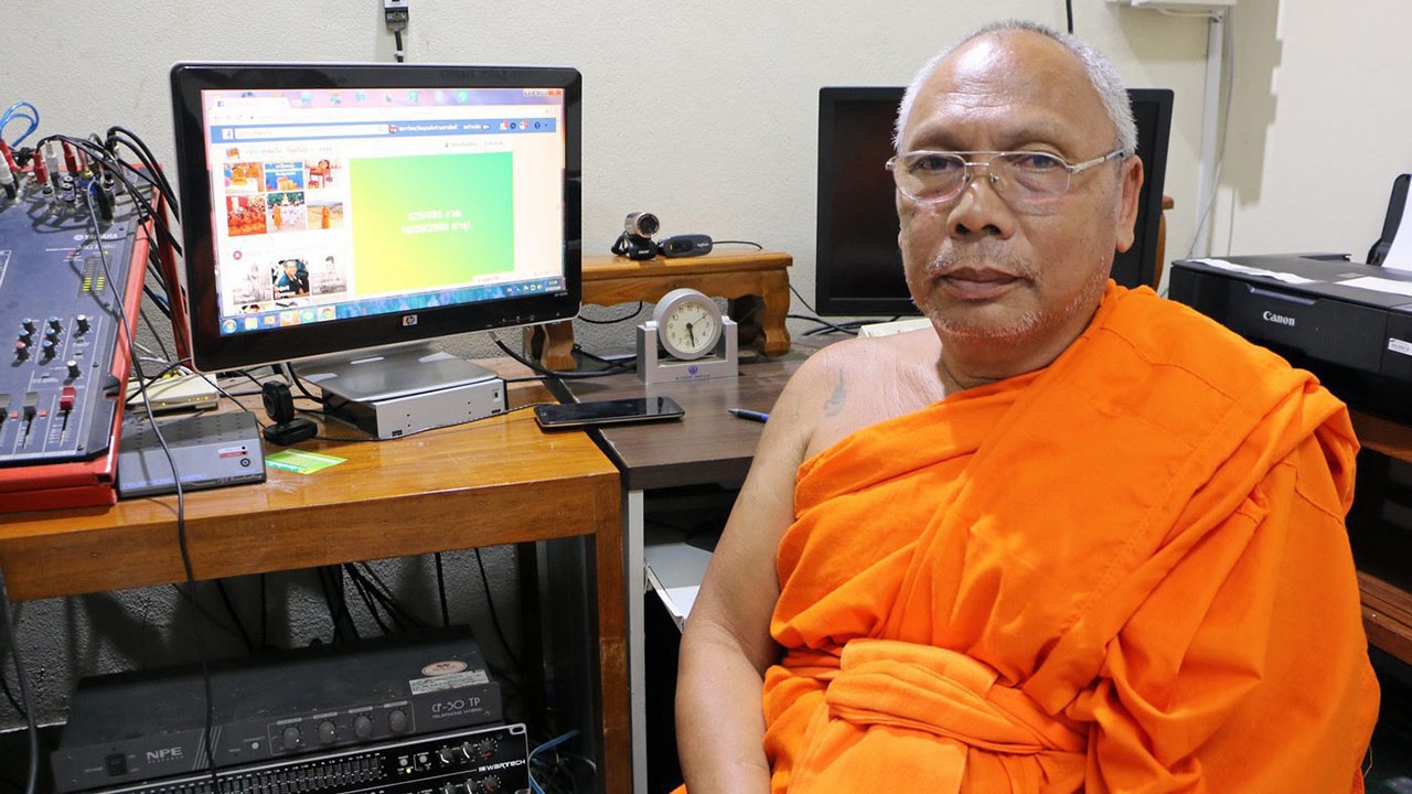 แฮกเฟซพระหากิน ตุ๋นขายลอตเตอรี่ถูกรางวัลราคาตํ่า