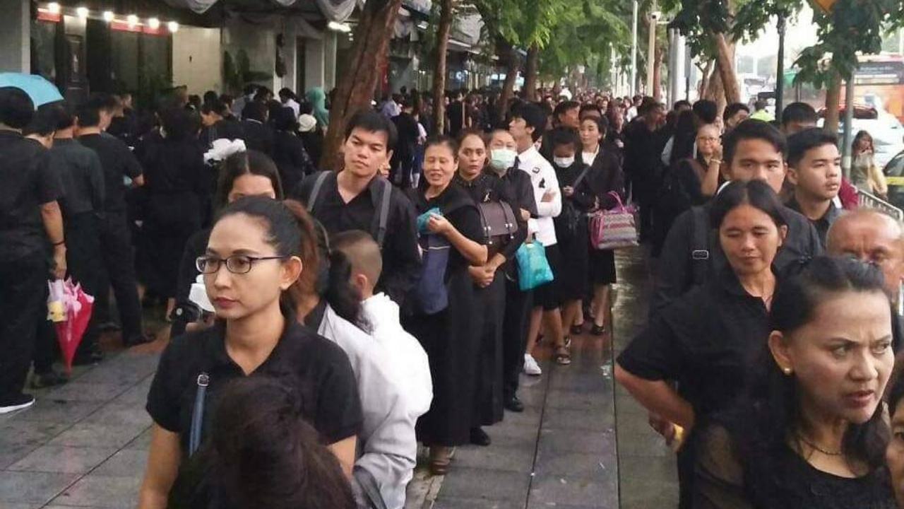 ตัดแถวเที่ยงคืนนี้! ยันได้เข้ากราบทุกคน แม้จะล่วงเลยถึงเที่ยง 6 ต.ค.