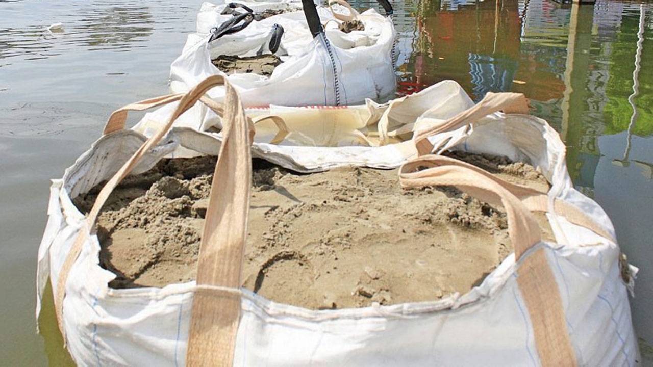 ระดมบิ๊กแบ็ก-เครื่องสูบน้ำ ป้องกันน้ำท่วม รพ.สุโขทัย