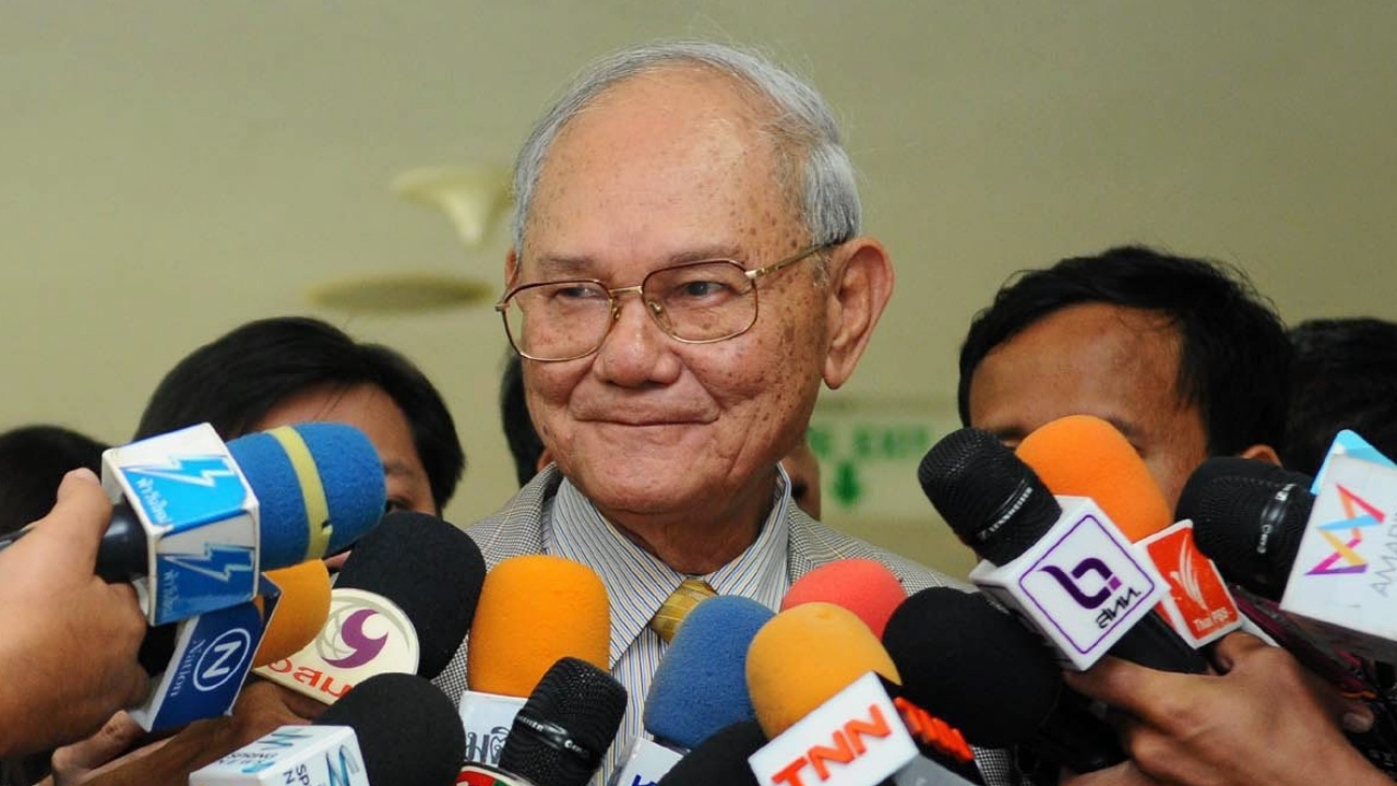 'มีชัย' แย้มปรับคำสั่ง คสช.ตาม ก.ม.พรรคการเมือง ใน 1-2 วันนี้