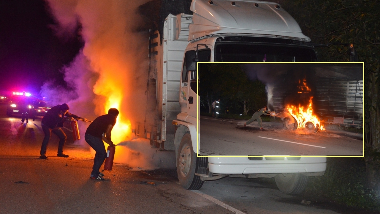 ระทึก! ไฟลุกท่วมรถ 10 ล้อบรรทุกพลาสติกรีไซเคิล คาดเบรกมีปัญหา   