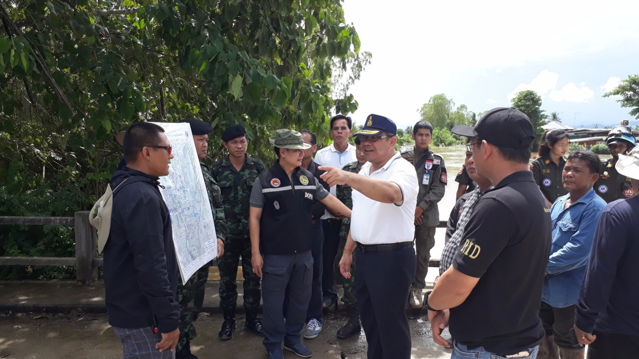 2อำเภอ จ.ตาก อ่วม น้ำสูงถึง 50ซม. ผู้ว่าฯ-ทหาร ต้องลงเข้าช่วยเหลือ