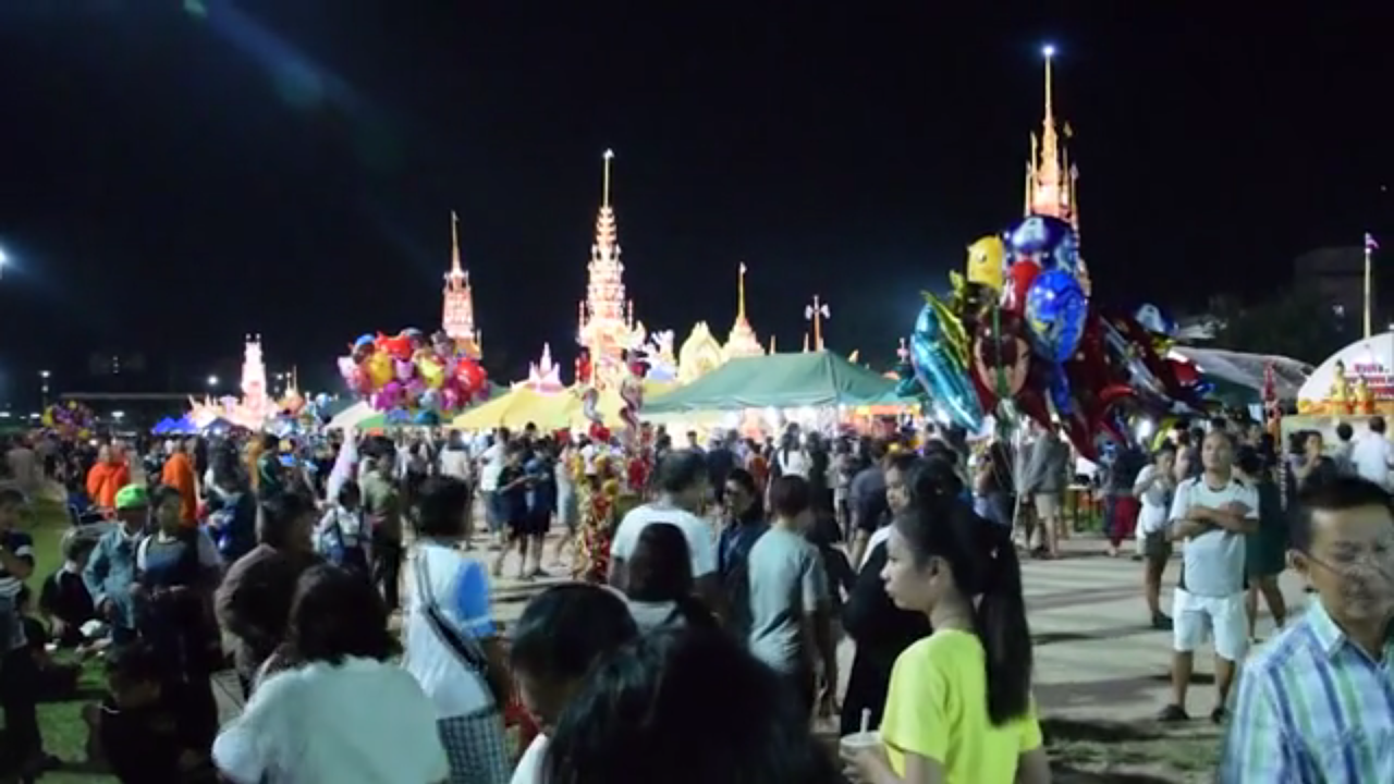 ยะลา สมโภชเรือพระ 4 จังหวัดชายแดนใต้ งดรื่นเริง ถวายอาลัย'ในหลวง ร.9'