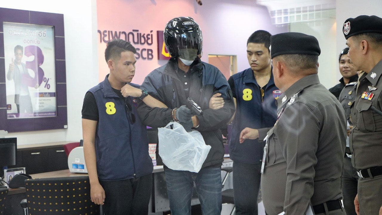 รวบได้แล้วผีพนันบอล ปืนจี้แบงก์ ชิง7.8แสน