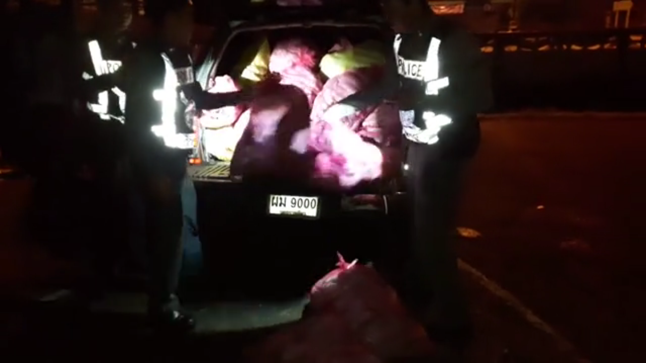 พังงา คนร้ายขนพืชกระท่อม กว่า 6 แสน ซึ่งแหกด่าน ตกคู แต่หนีลอยนวล