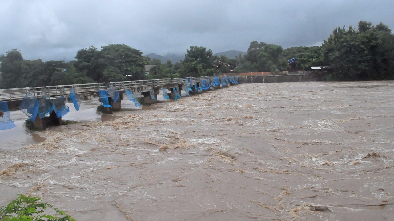 นํ้าเหนือไหลทะลัก ทำ ‘เจ้าพระยา’ เอ่อ 