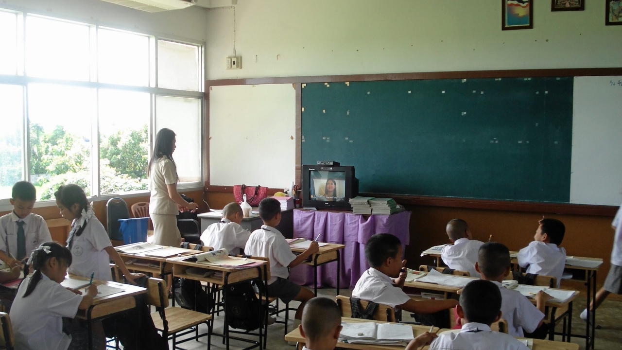 'ห้องเรียน 8 ห้องกับครู 2 คน' เรื่องเล่าจากครูเกษียณใน ร.ร.ห่างไกล