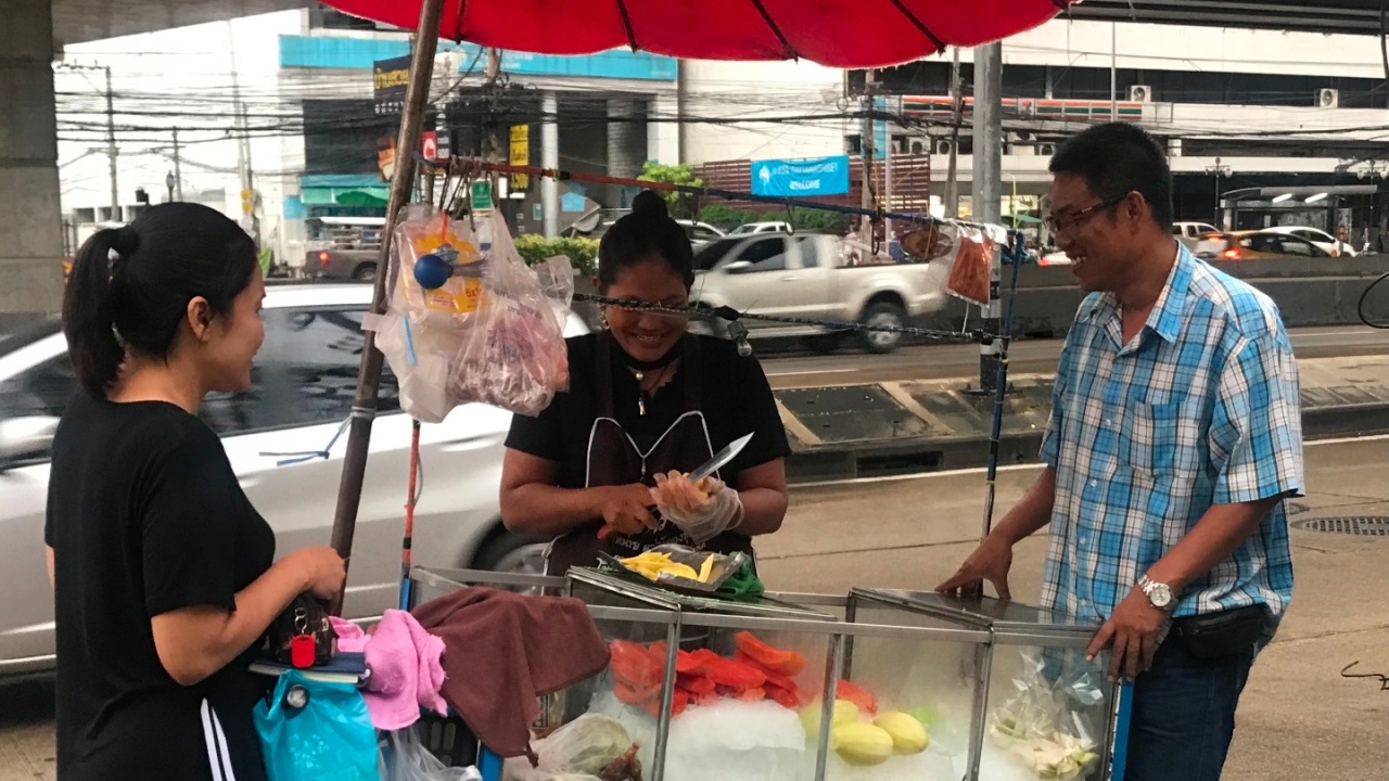 ฟังอีกด้าน! แม่ค้าผลไม้ยันไม่ได้ฟันเทศกิจ วอนสังคมอย่าตัดสินคนภายนอก