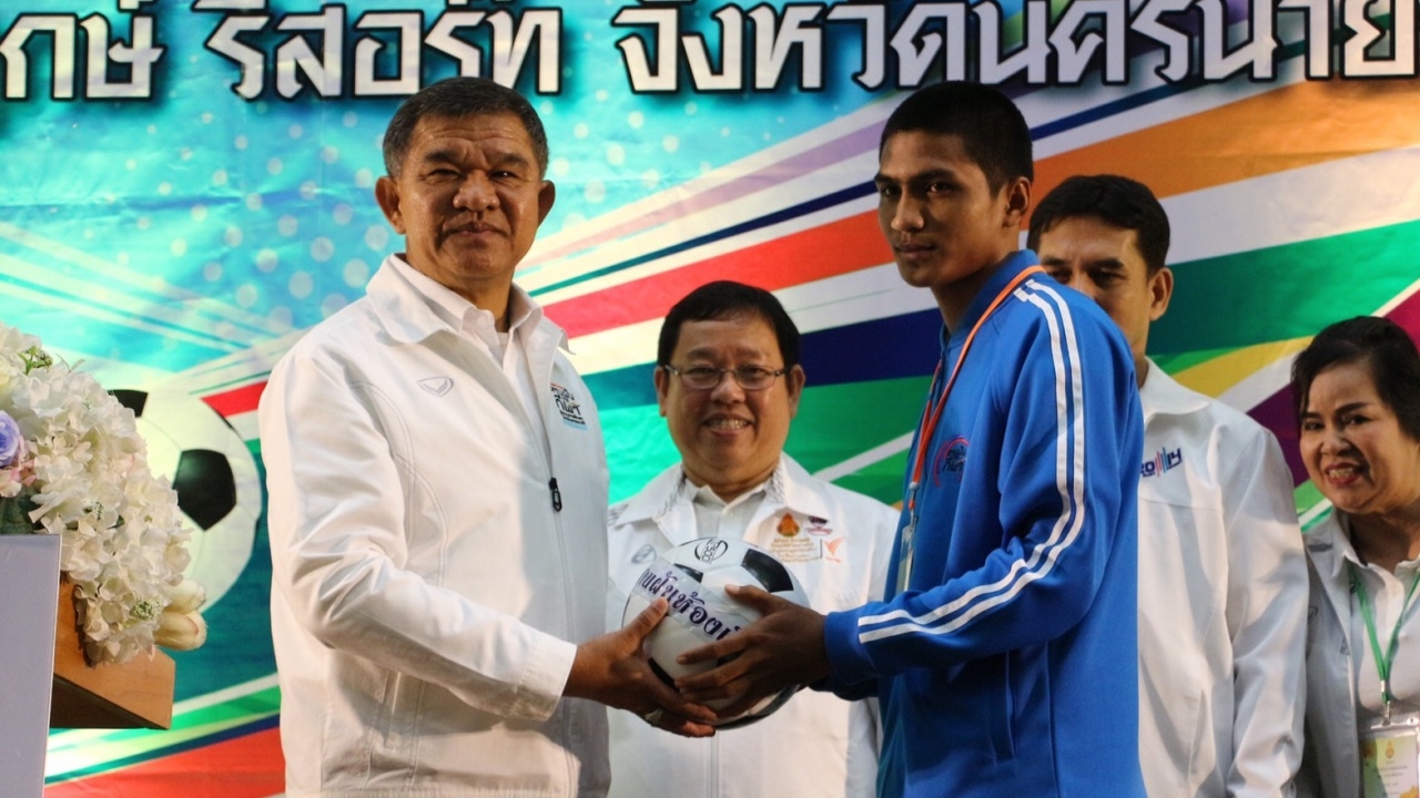 ‘บิ๊กน้อย’ เปิดโครงการ ‘สามัคคีสัมพันธ์ สานฝันห้องเรียนกีฬา’ที่นครนายก