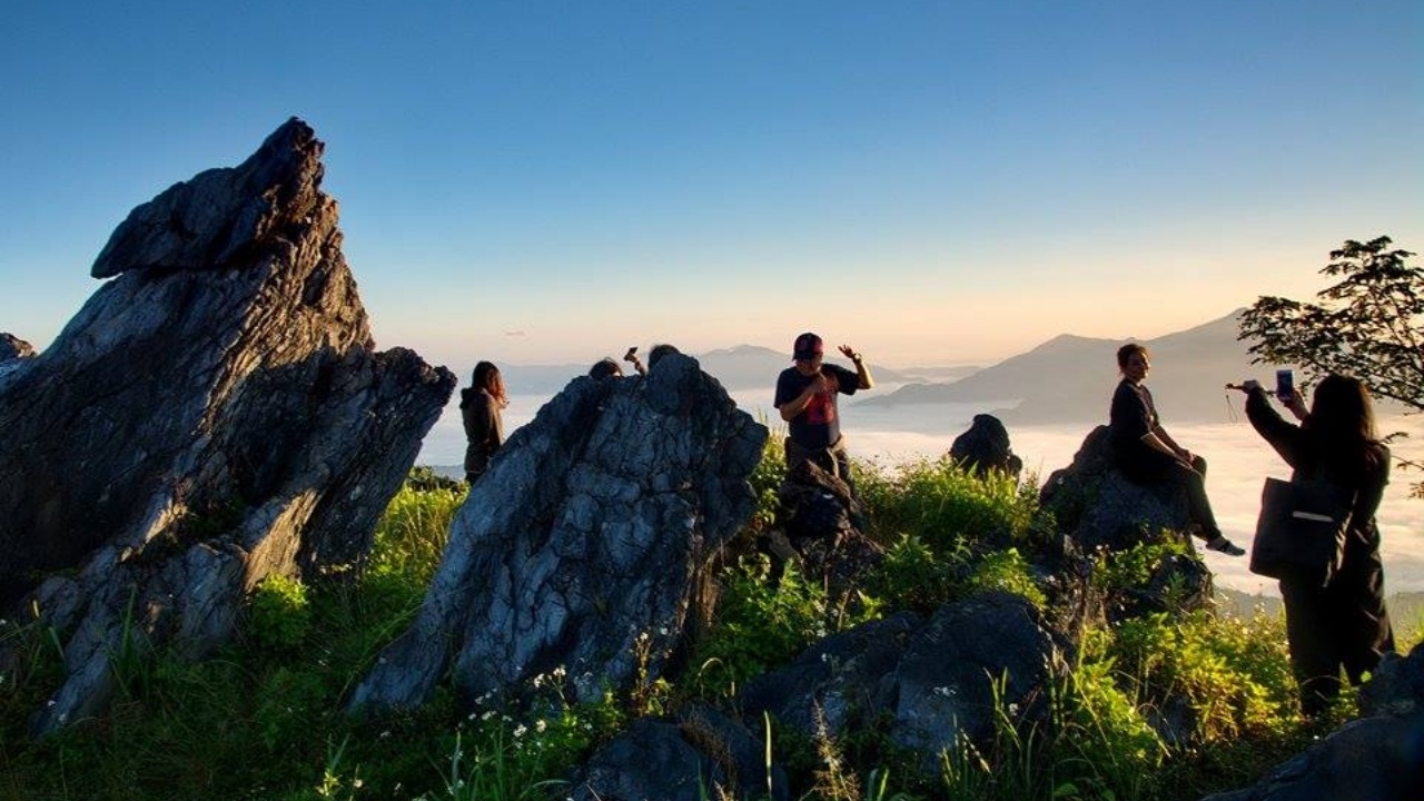 คึกคัก! ภูชี้เดือน เย็น 15องศาฯ นทท.แห่สัมผัสอากาศหนาว ขึ้นชมทะเลหมอก