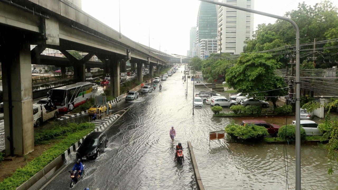 ทั่วไทยฝนชุก! เตือนประชาชน 3-5 ต.ค.นี้ ระวังตกหนัก น้ำท่วมฉับพลัน