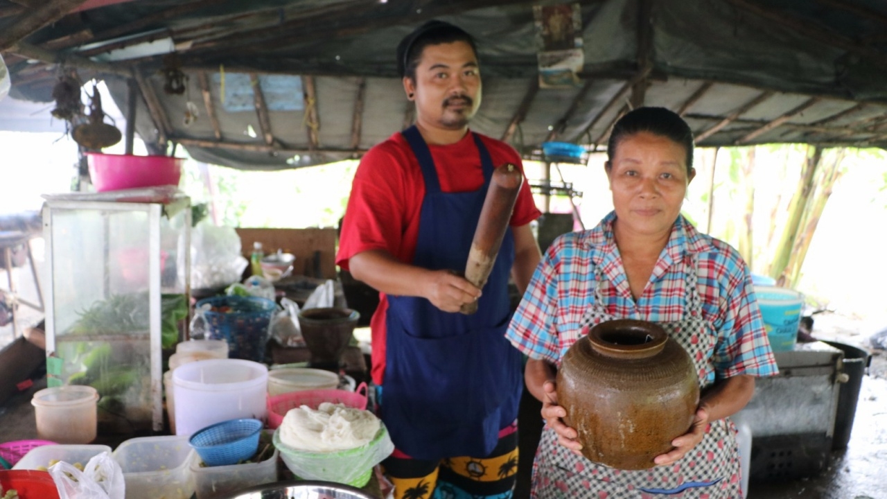 โจรโซหนัก ยกเค้าร้านส้มตำ มะละกอก็เอา ทิ้งไว้แต่ไหปลาแดก กับสาก 1 อัน 