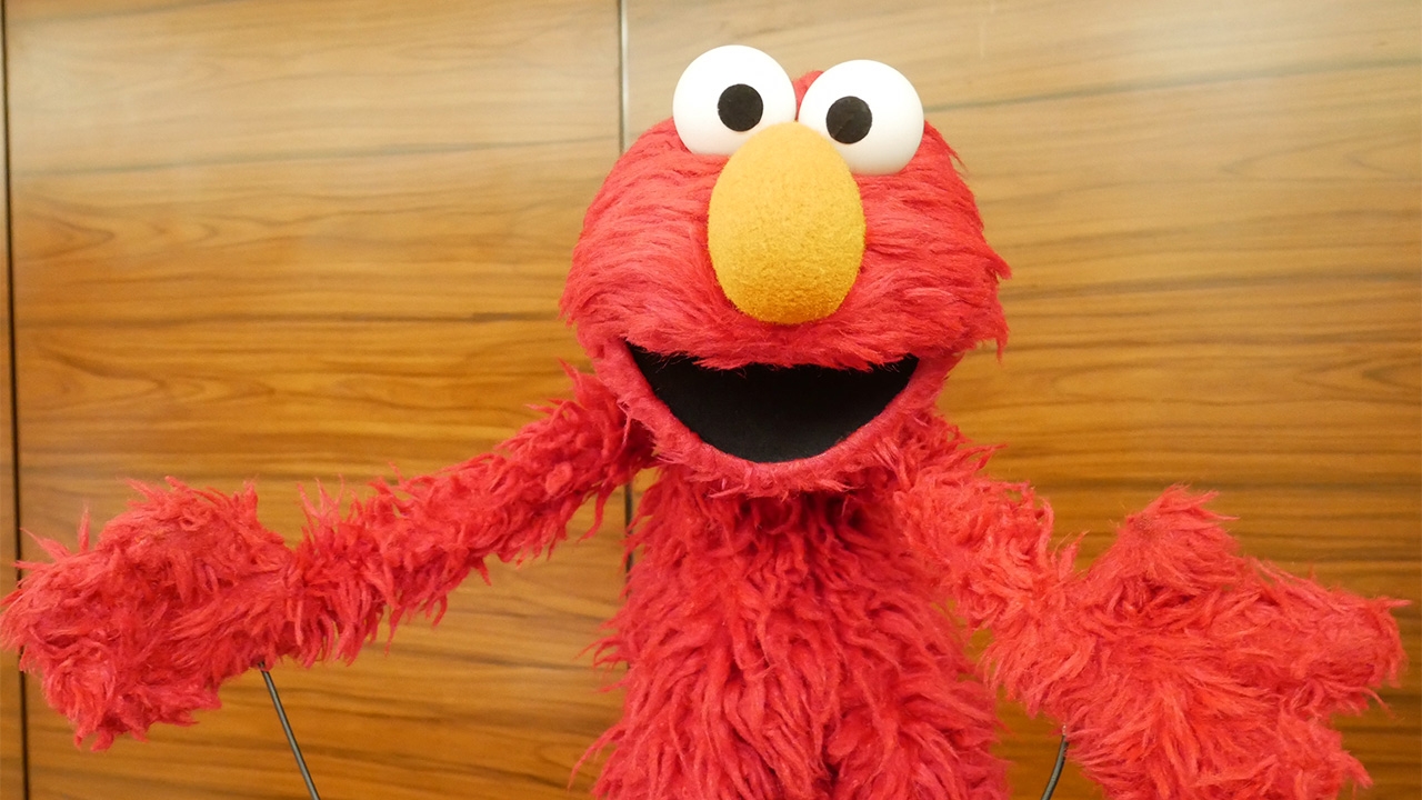 ไขความลับ เปิดใจ 'เอลโม่' จาก SESAME STREET ทำไมตัวต้องสีแดง