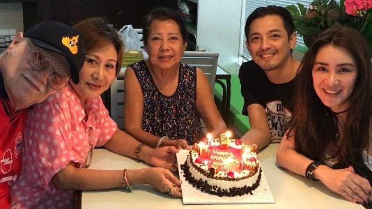 นิโคล ฉลองวันเกิดแม่ชื่นมื่น หนุ่ม พาแม่ร่วมเบิร์ธเดย์ด้วย