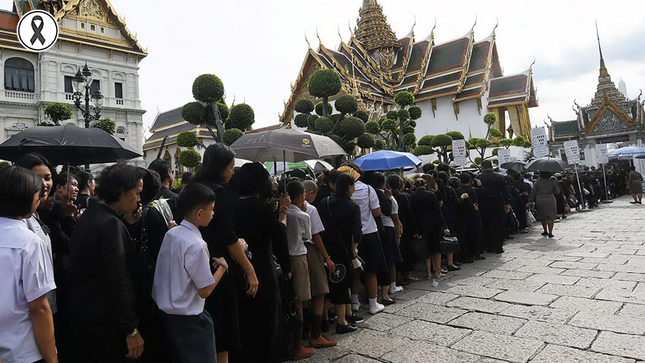 เปิดเข้ากราบถวายบังคมพระบรมศพ ตลอด 24 ชม. ประชาชนหลั่งไหลมาจนแน่น