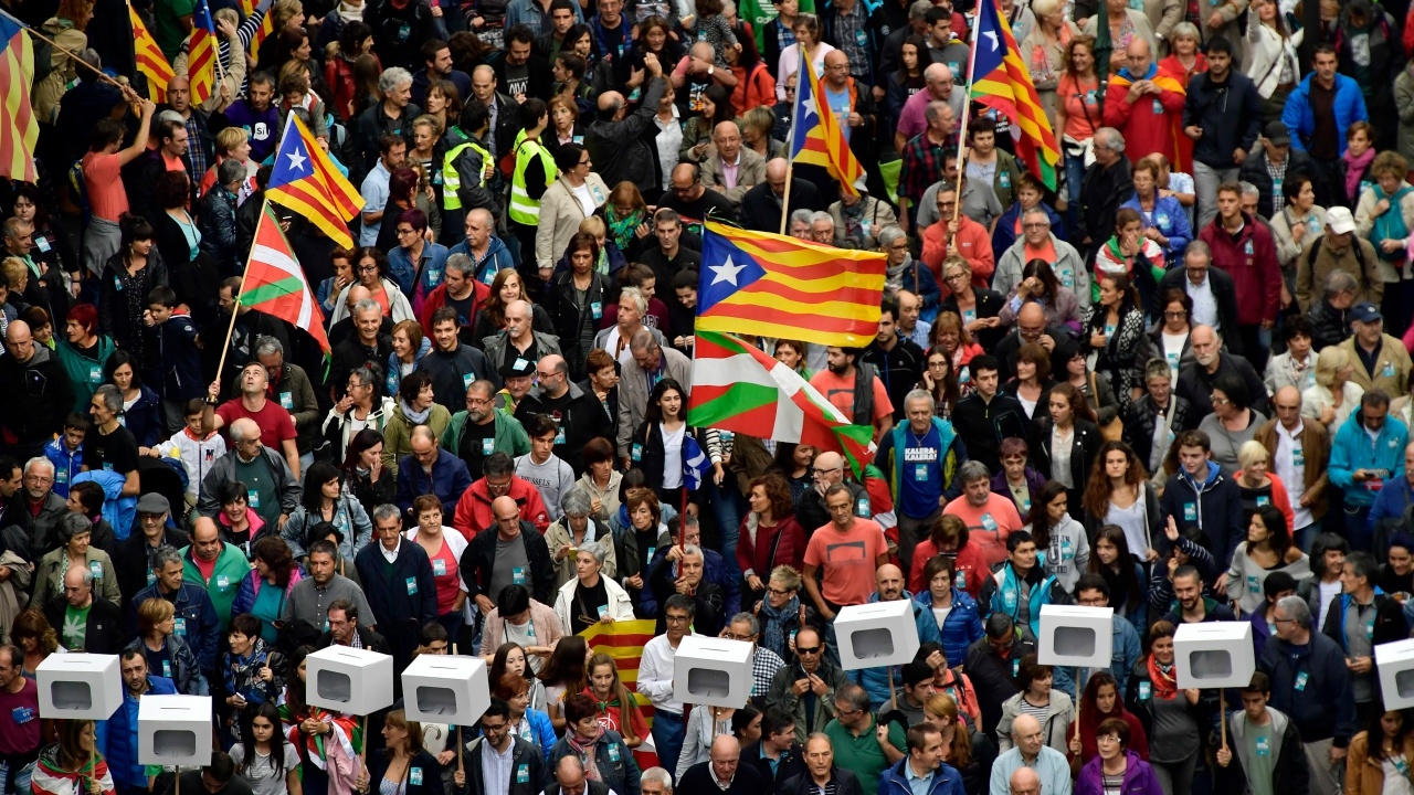 คาตาลันงัดข้อสเปน ยึดโรงเรียนตั้งคูหา จ่อเริ่มประชามติแยกเอกราช