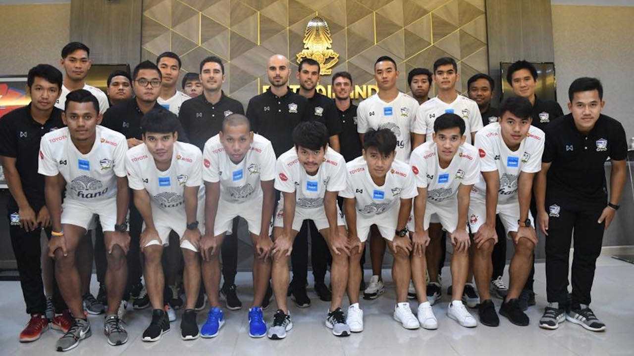 คับคั่ง! 'ช้างศึก' ยู-21 เข้ารายงานตัวก่อนอุ่นเครื่อง 2 ทีมชั้นนำ