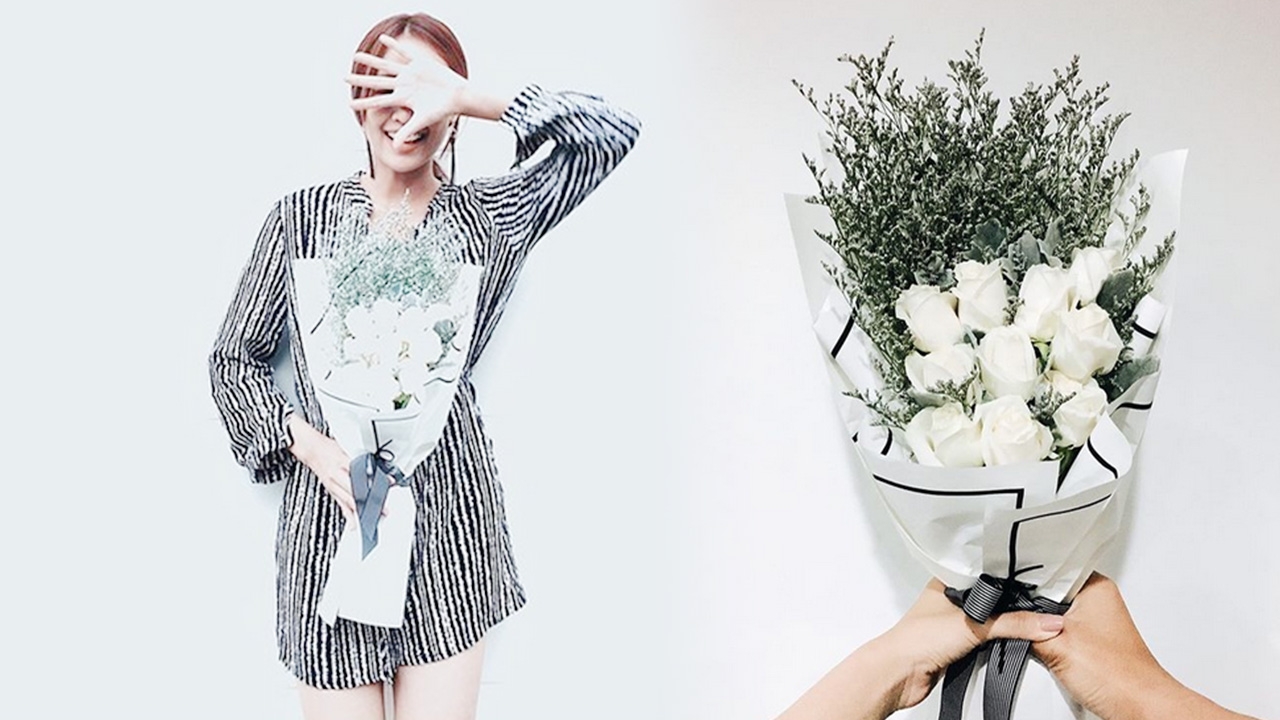 ทั้งหวานทั้งข่มเหง! น้ำตาล อวดดอกไม้ที่หวานใจ ไผ่ ให้ฉลองครบรอบ 5 ปี