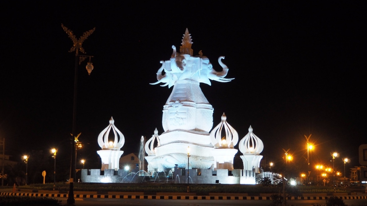 เปิดแล้ว ประติมากรรม ช้างงู แลนด์มาร์คแห่งใหม่ของชาวเชียงแสน