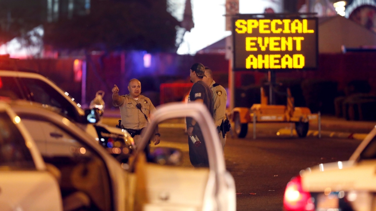 ยอดตายพุ่ง 50 ราย กราดยิงกลางคอนเสิร์ต ลาส เวกัส ล่าสาวต้องสงสัยเอี่ยว