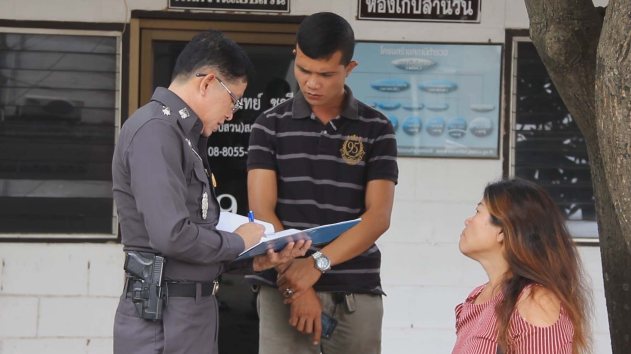 คนละม้วน! ทหารเอาปืนจี้ชาวบ้าน รับเป็นอดีตทหารเกณฑ์ ยันไม่มีอาวุธ