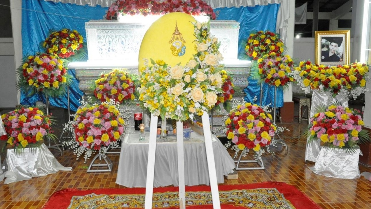 ร.10 โปรดเกล้าฯให้ผวจ.ตรัง เชิญพวงมาลาหลวง พระราชทานเพลิงศพ พลเมืองดี