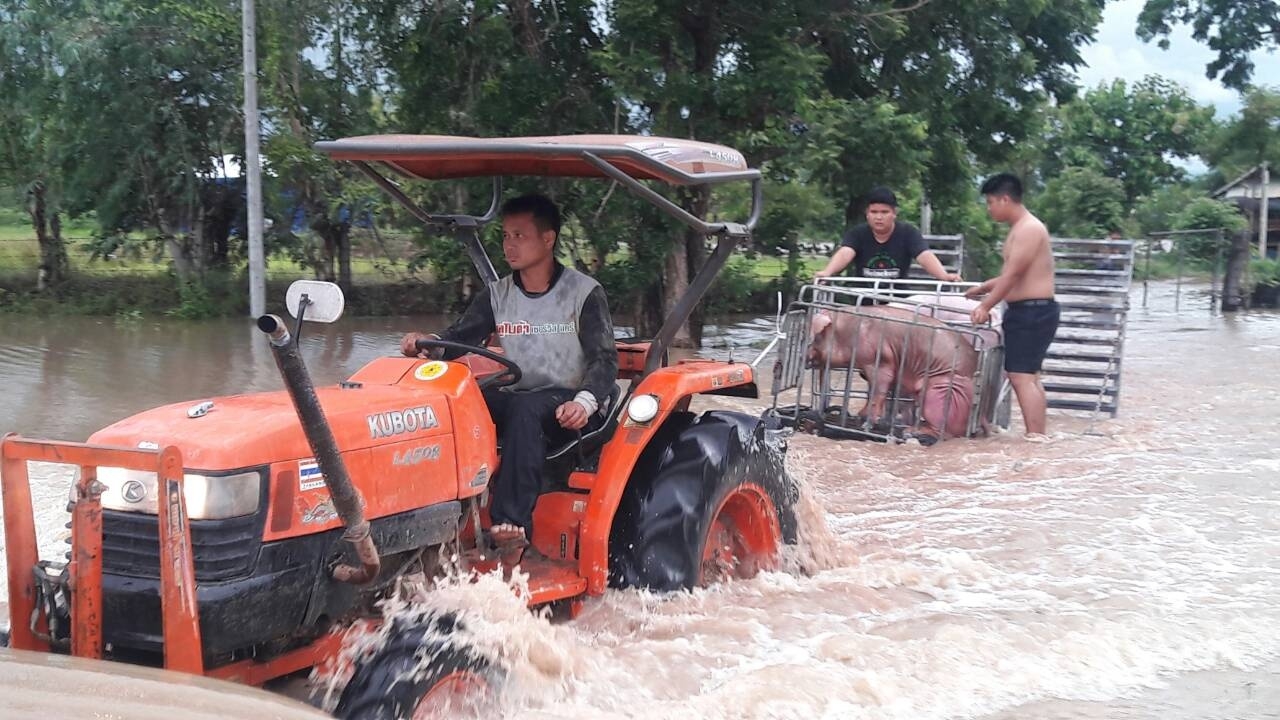 น้ำท่วม 8 อำเภอโคราช อ่วมหนัก 3 อำเภอ ผู้ว่าฯ หวั่นพายุลูกใหม่ถล่มซ้ำ