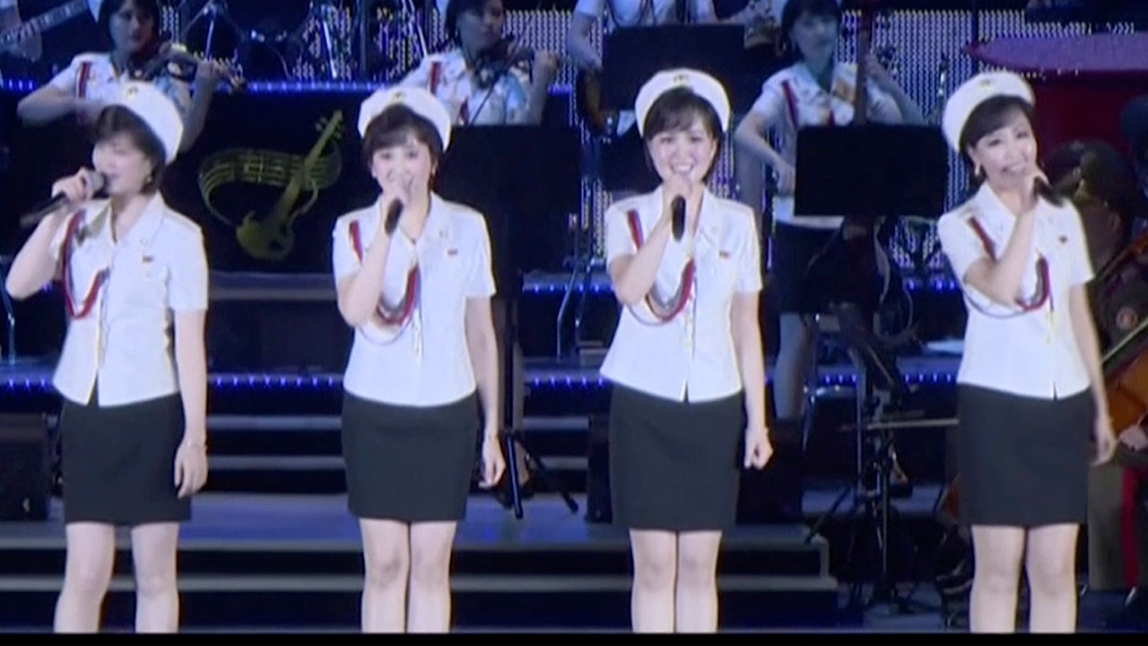 คิมร่วมคอนเสิร์ตเกิร์ลกรุ๊ปฉลองยิง ICBM